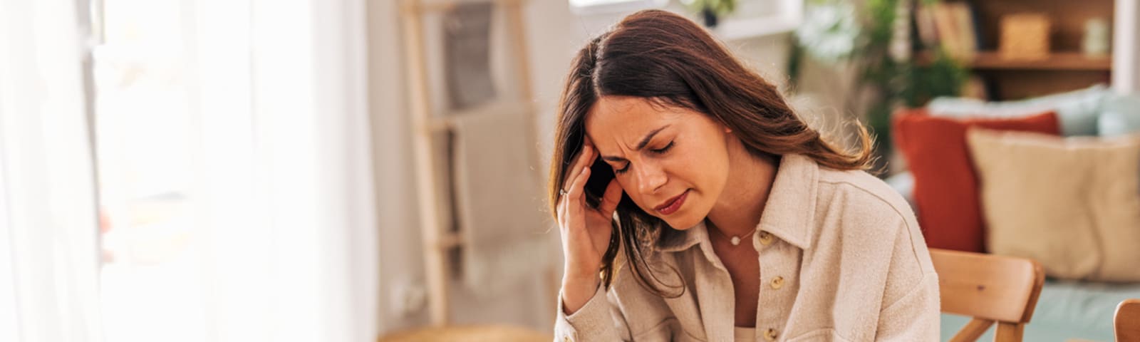 Migraña con aura: qué es, síntomas y cuándo ir al médico